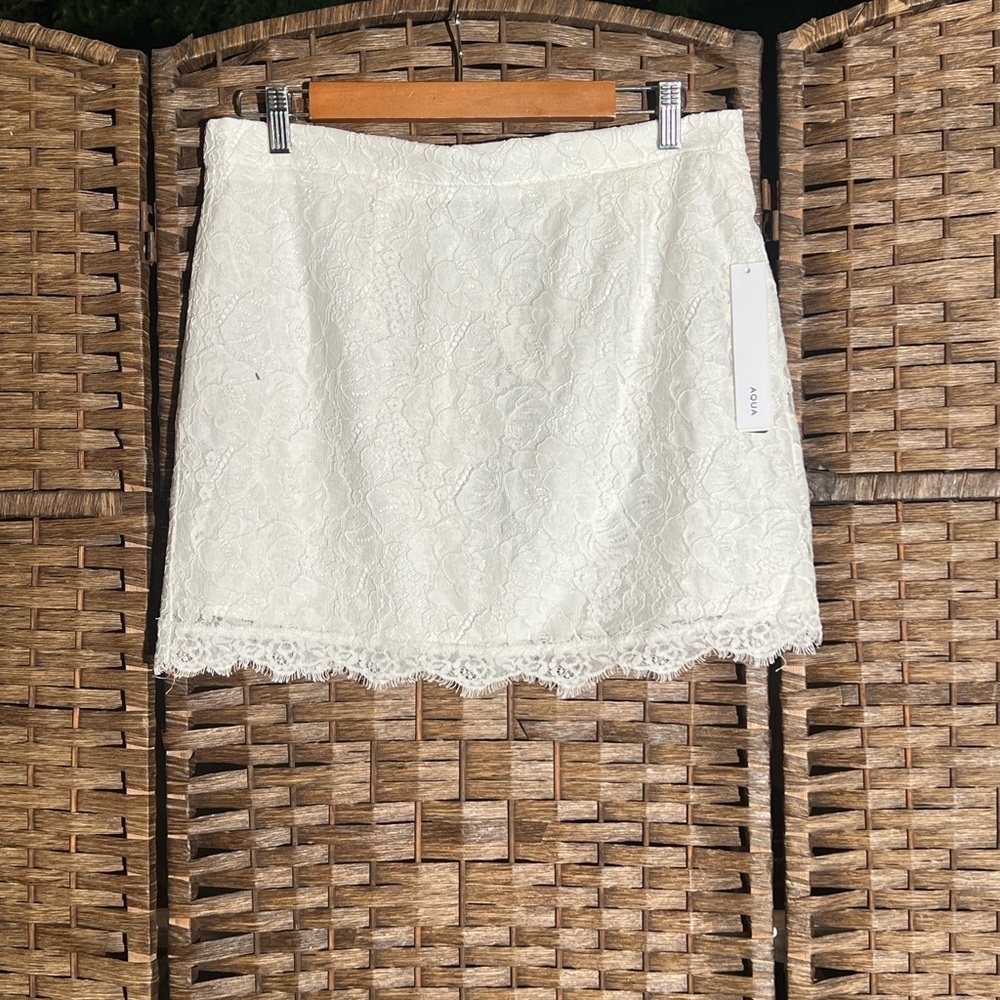 Elegant White Lace Skirt - Picture 6 of 6